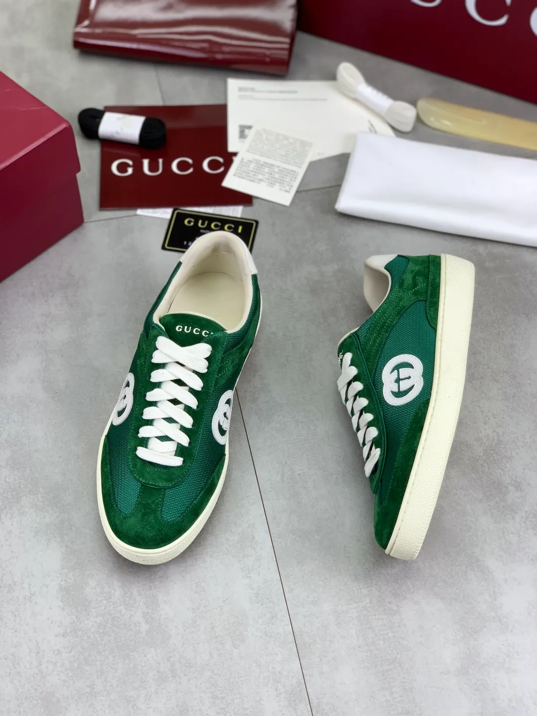 Men's shoes 💰P562 New GUCCI classic design moral training element catwalk model, matching version of top quality moral training shoes for men and women. Epoxy logo process is concave and convex, matching oil edge technology, punched cowhide cloth surface, suede cowhide surface splicing, breathable and not stuffy, the original overlasted shoe model is comfortable on the feet.  Fabric: Matched leather + cloth + mesh Lining: Water-dyed sheepskin Foot: Water-dyed sheepskin Outsole: Original molded TP matching environmentally friendly material Packaging: Top counter full set of packaging Female 35-42 (Female 41.42. Customized) Male 39-46 (46 customized)